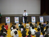 学んでいる様子