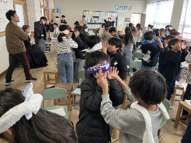 目隠しをした人にわかるように伝える